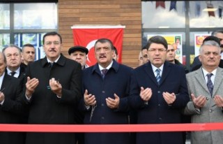 Esenlik şirketi 40. Marketini 100. Yıl kent parkında...