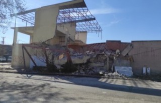 Sanayi Sitesinde Ağır Hasarlı Bina Çöktü