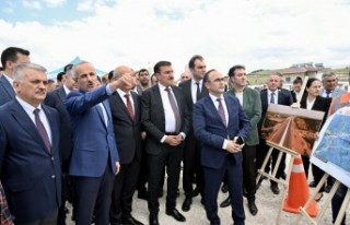 Ulaştırma ve Altyapı Bakanı Abdulkadir Uraloğlu...