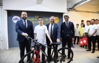 LGS'de Dereceye Giren Öğrencilere Ödüller...