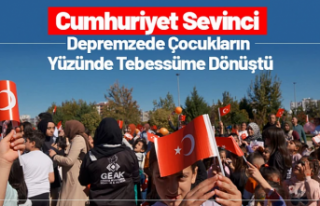 Cumhuriyet Sevinci Depremzede Çocukların Yüzünde...