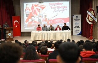 Milli Sporcular Battalgazi’li Gençlerle Buluştu