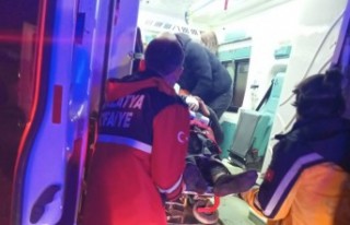 Malatya'da Araç Refüje Çarptı: 3 yaralı