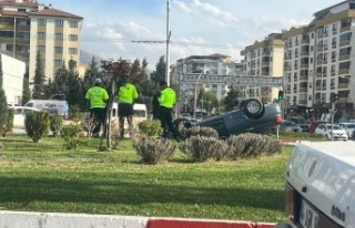 Malatya’da Kavşakta Kaza: Otomobil Ters Döndü,...