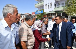 Başkan Gürkan Yazıhan ilçesinde ziyaretlerde bulunup...