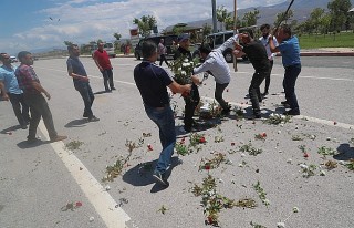 Cenazede Kılıçdaroğlu’nun Çelengini Parçaladılar