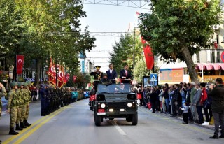 Cumhuriyet Bayramı Geçit Töreni Gerçekleştirildi