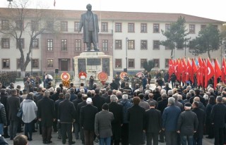 İsmet İnönü Malatya'da düzenlenen resmi törenle...