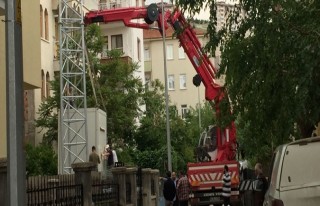 Mahalleli Baz İstasyonuna Tepki Gösterdi!