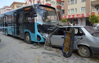 Malatya'da Feci Kaza! Halk Otobüsü ile Kafa Kafaya...