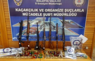 Malatya'da Silah Ticareti Yapanlara Operasyon! 18...