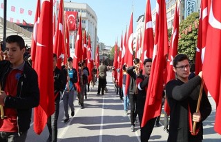 Vatandaşlardan Geçit Törenine Yoğun İlgi