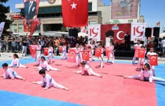 19 Mayıs Atatürk'ü Anma, Gençlik ve Spor Bayramı Malatya'da Coşkuyla Kutlandı
