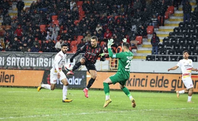 YMS'nin File Bekçisi Enes Salik, En Çok Kurtarış Yapan Kaleci