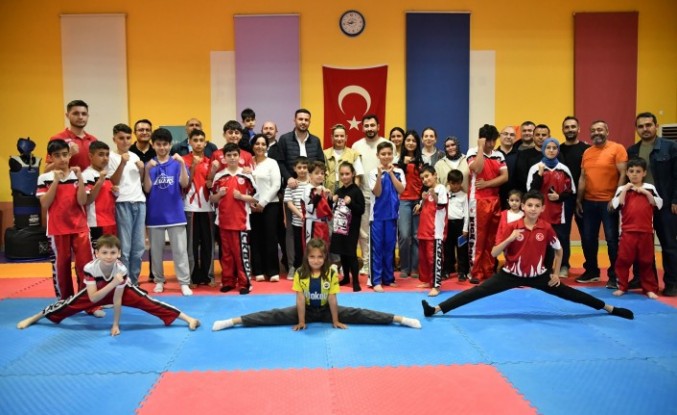 Hatice Akbaş, Yeşilyurt Belediyesi Kick-Boks Sporcularıyla Buluştu