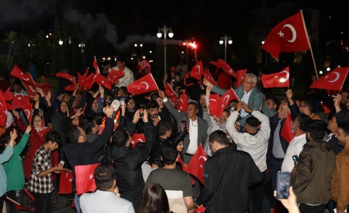 Battalgazililer Cumhurbaşkanı Erdoğan’ın Zaferini Kutladı
