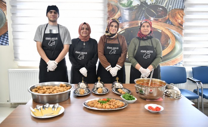 Maharetli Eller, En Güzel Analı-Kızlı Yemeğini Yapmak İçin Yarıştı 