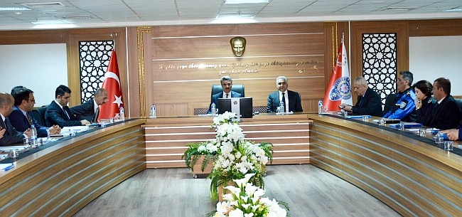 Vali Baruş, İl Emniyet Müdürlüğünden de brifing aldı
